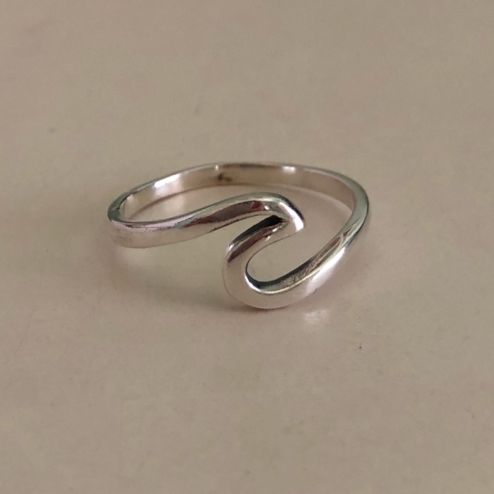 Beach wave ring